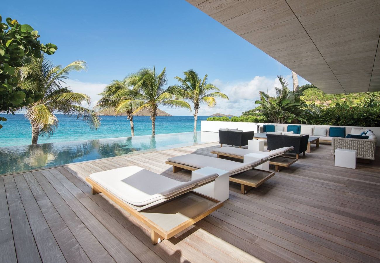 villa avec terrasse, piscine et vue mer à st barth