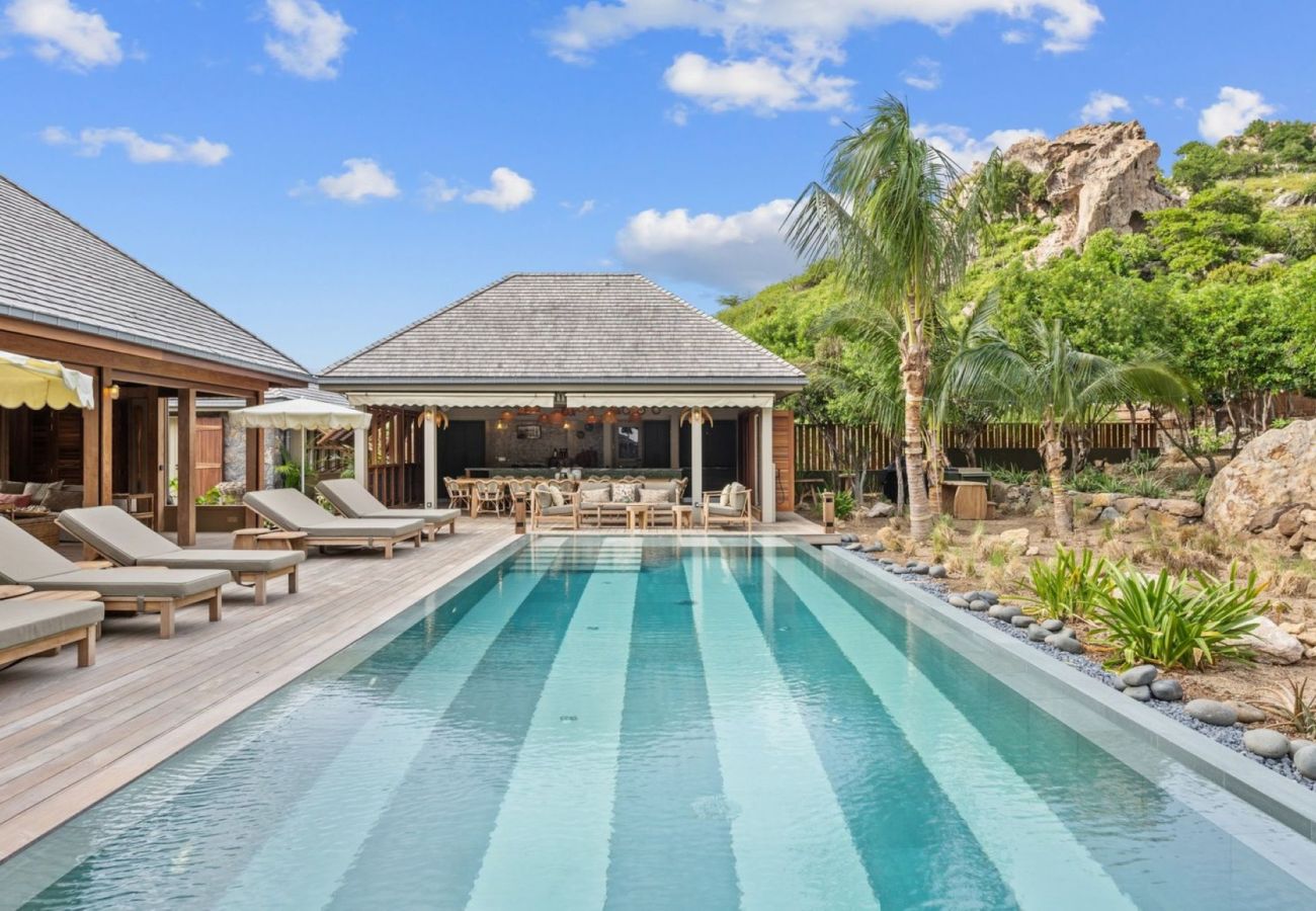 villa avec piscine et terrasse à l'abris des regards st barth